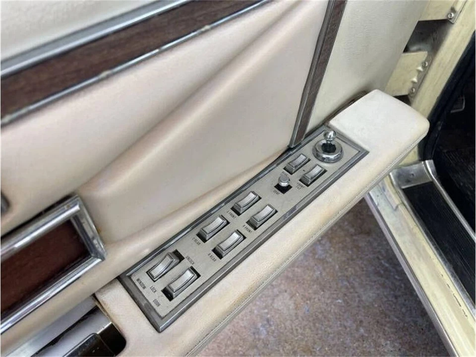 1970 Lincoln Continental Mark III - Image 17 of 21