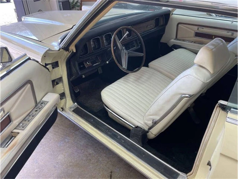 1970 Lincoln Continental Mark III - Image 10 of 21