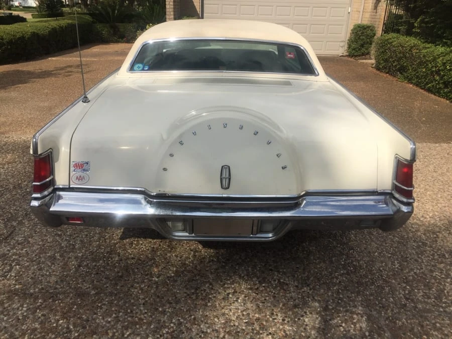 1970 Lincoln Continental Mark III - Image 9 of 12