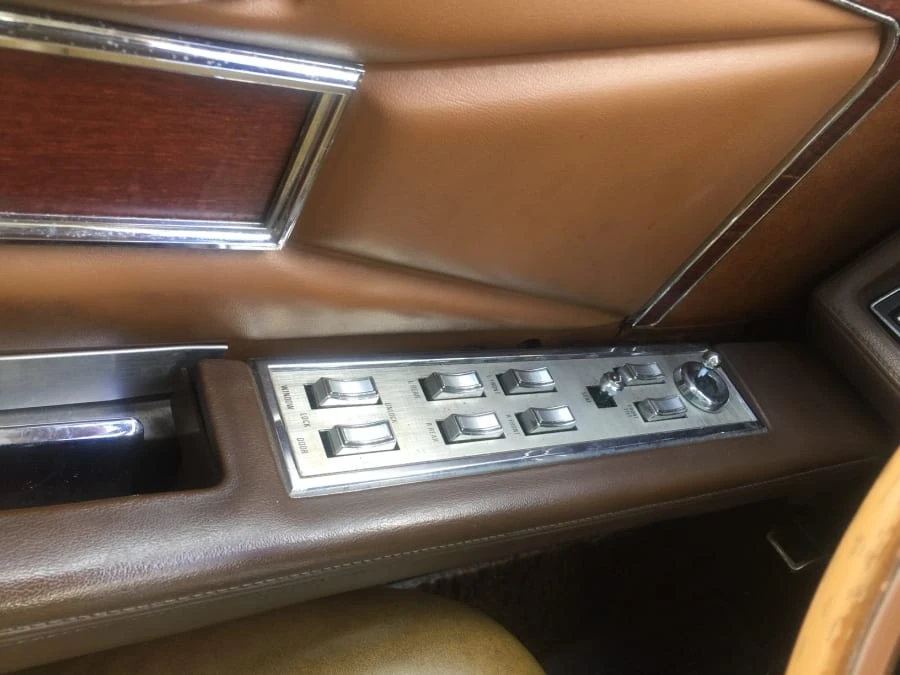 1970 Lincoln Continental Mark III - Image 9 of 12