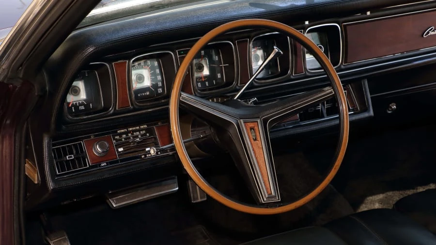 1970 Lincoln Continental Mark III - Image 10 of 12