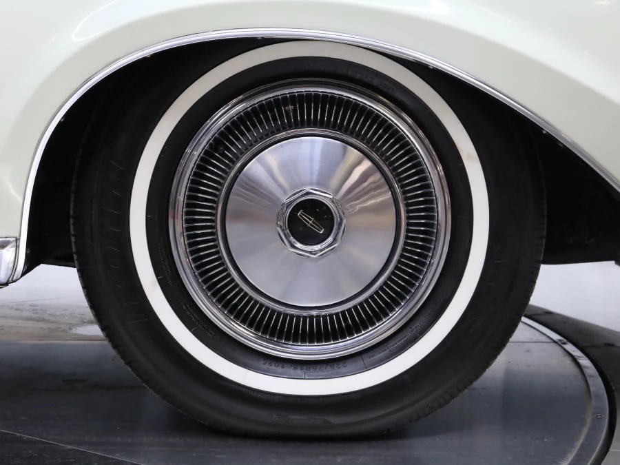 1970 Lincoln Continental Mark III - Image 9 of 31