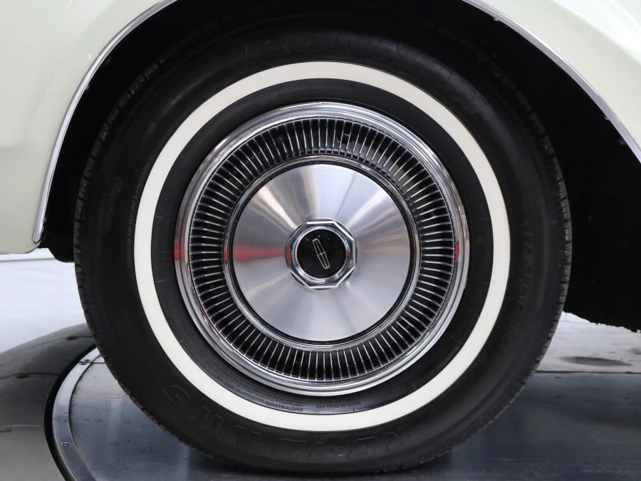 1970 Lincoln Continental Mark III - Image 11 of 31