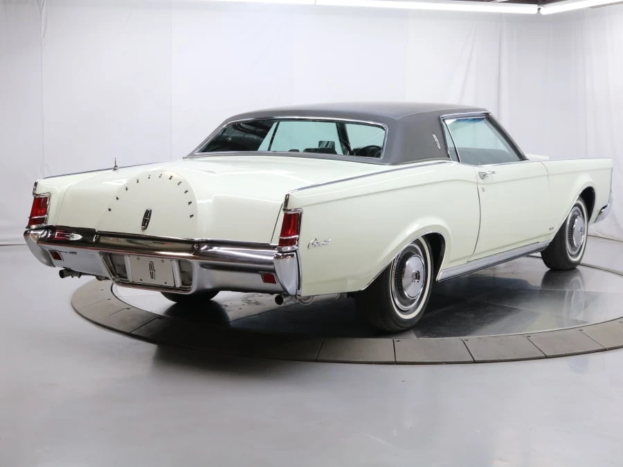 1970 Lincoln Continental Mark III - Image 3 of 31