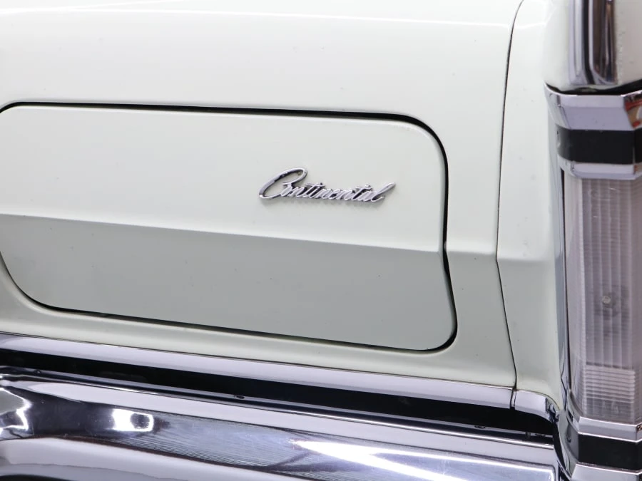 1970 Lincoln Continental Mark III - Image 14 of 31