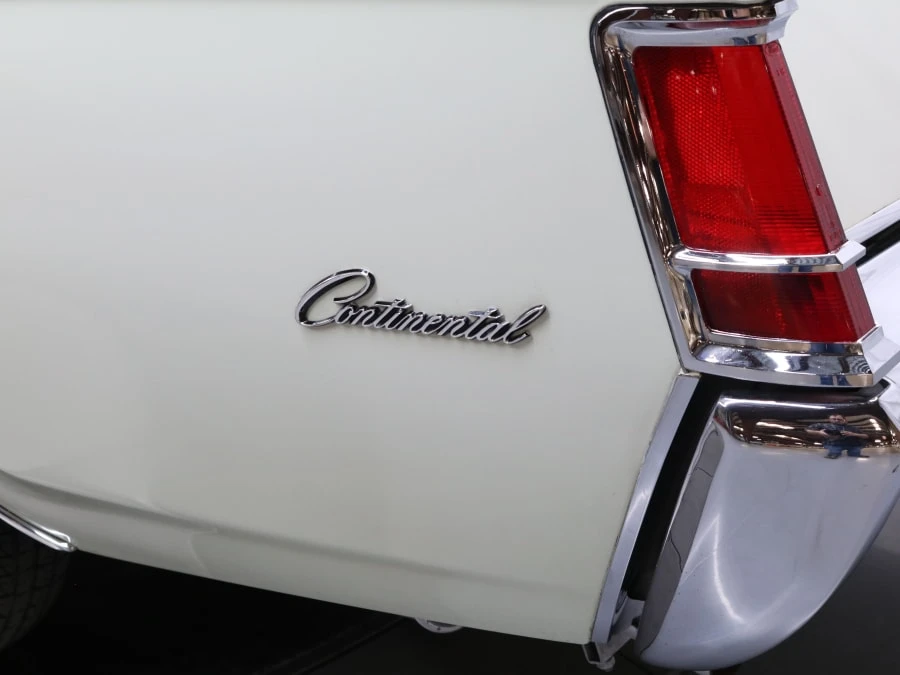 1970 Lincoln Continental Mark III - Image 16 of 31