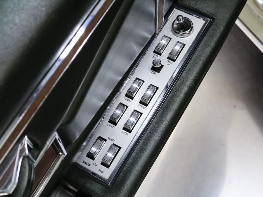 1970 Lincoln Continental Mark III - Image 30 of 31