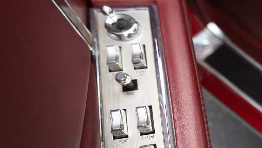 1970 Lincoln Continental Mark III - Image 16 of 23