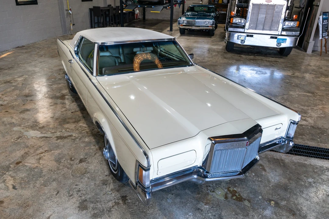 1970 Lincoln Continental Mark III - Image 4 of 31