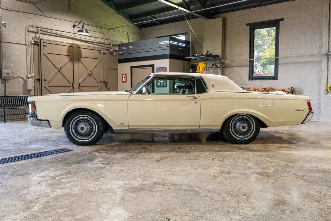1970 Lincoln Continental Mark III - Image 10 of 31