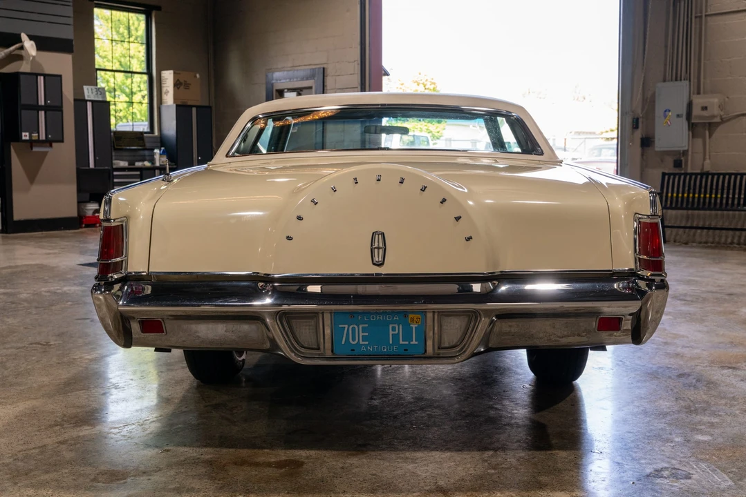 1970 Lincoln Continental Mark III - Image 7 of 31