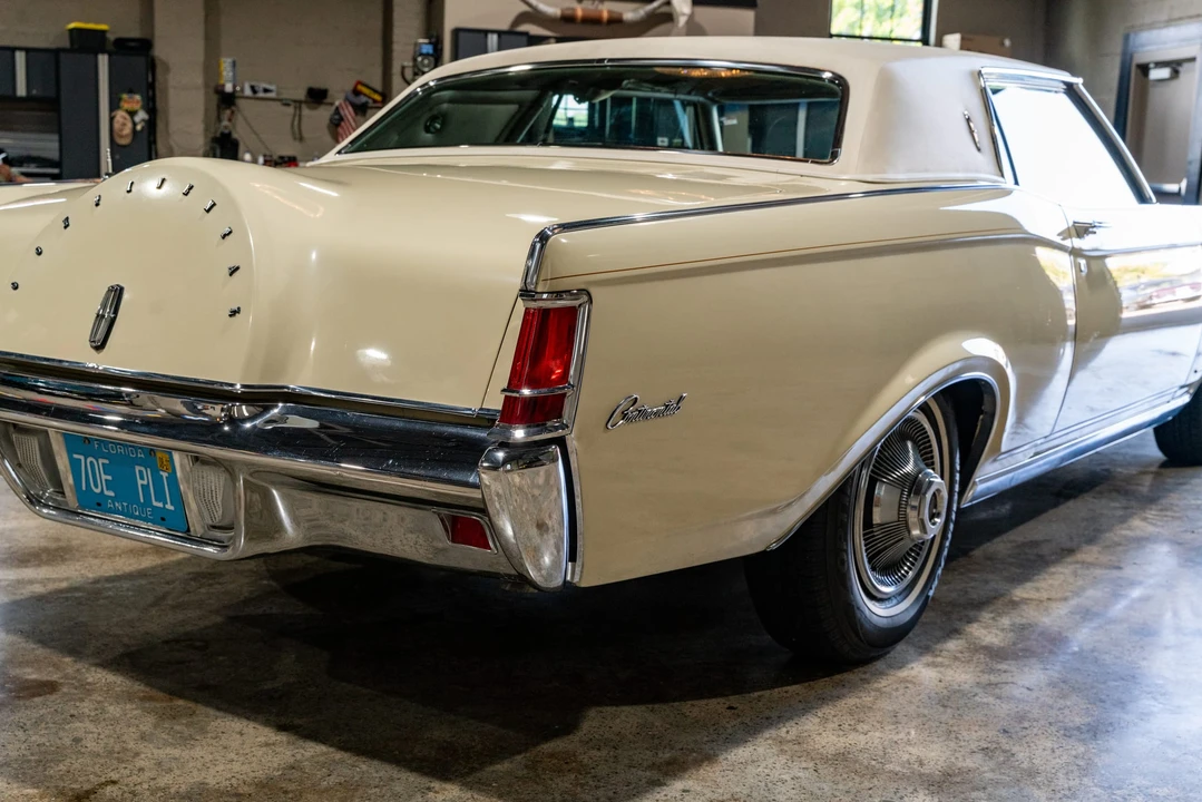 1970 Lincoln Continental Mark III - Image 14 of 31