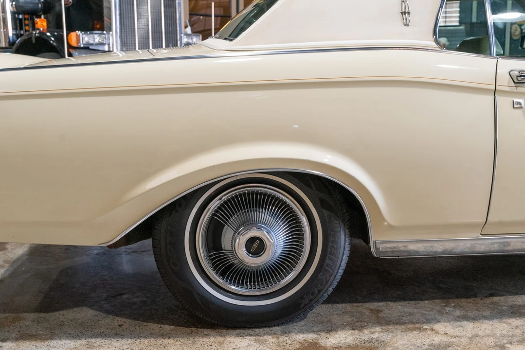 1970 Lincoln Continental Mark III - Image 23 of 31