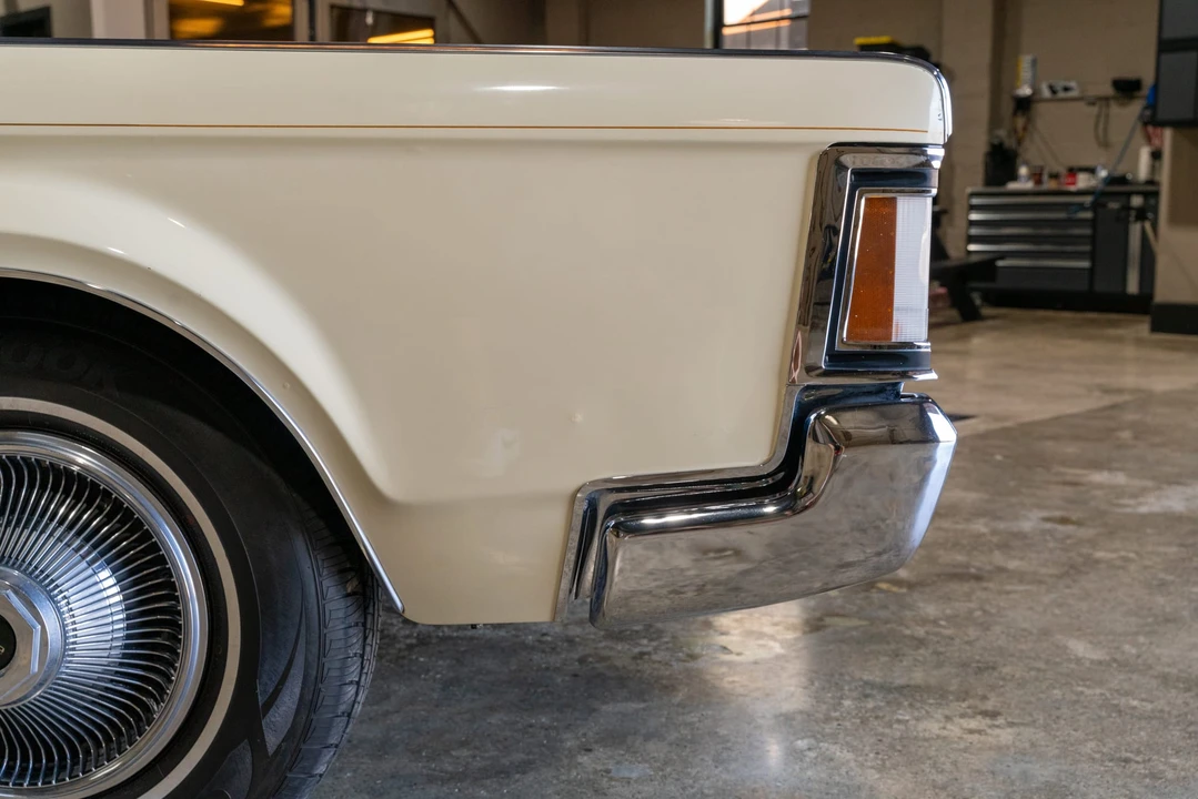 1970 Lincoln Continental Mark III - Image 18 of 31