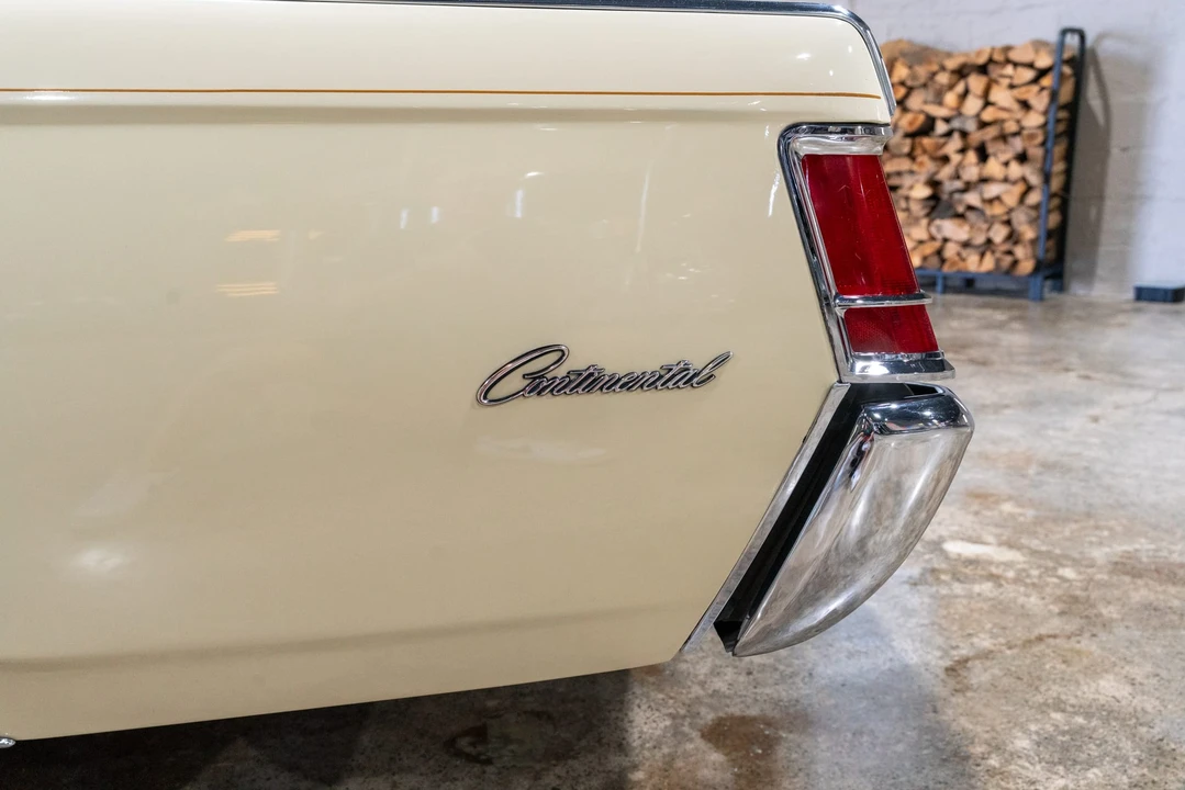 1970 Lincoln Continental Mark III - Image 28 of 31