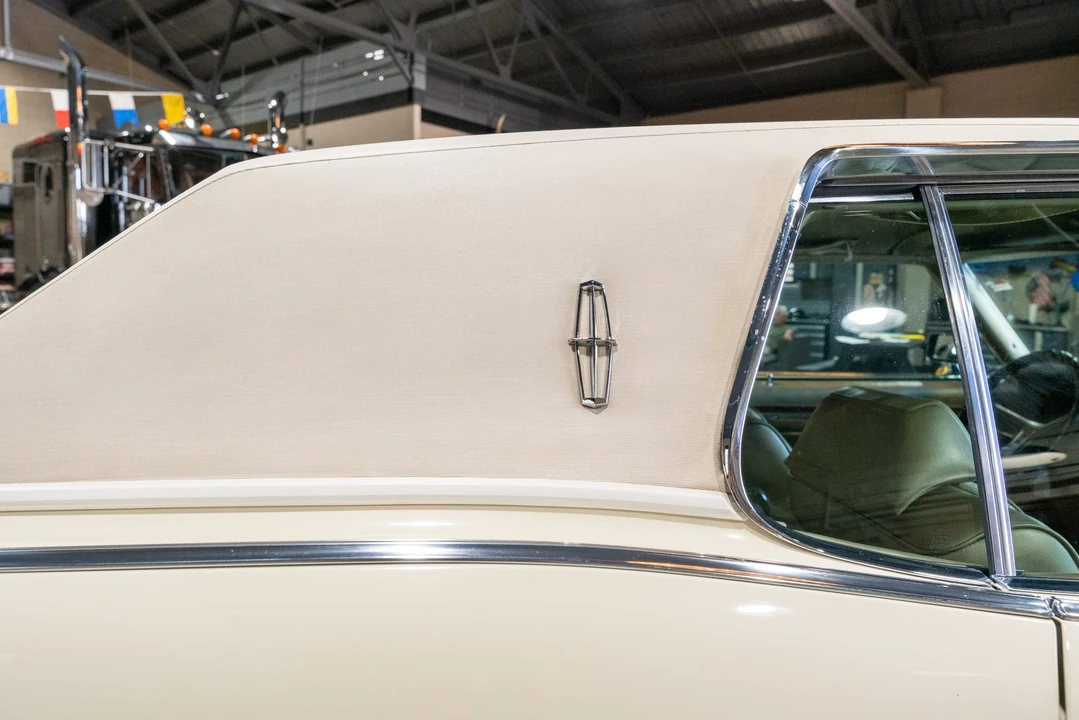 1970 Lincoln Continental Mark III - Image 22 of 31
