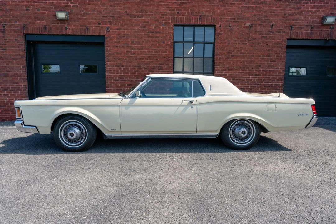 1970 Lincoln Continental Mark III - Image 11 of 31