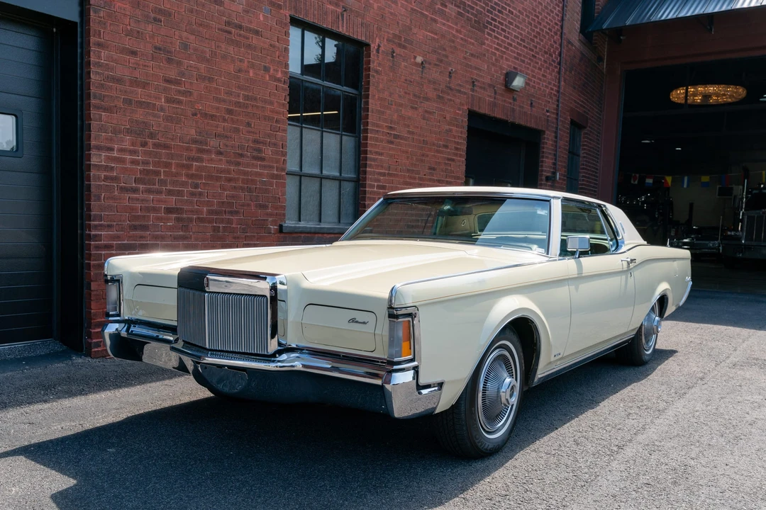 1970 Lincoln Continental Mark III - Image 2 of 31