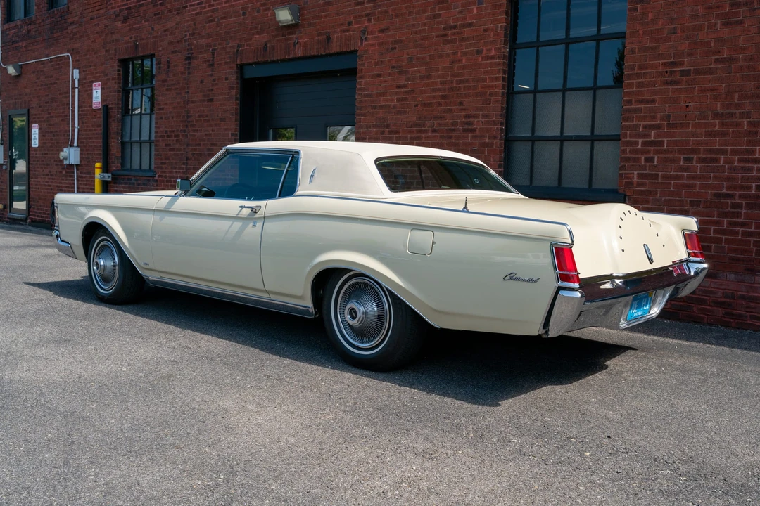 1970 Lincoln Continental Mark III - Image 8 of 31