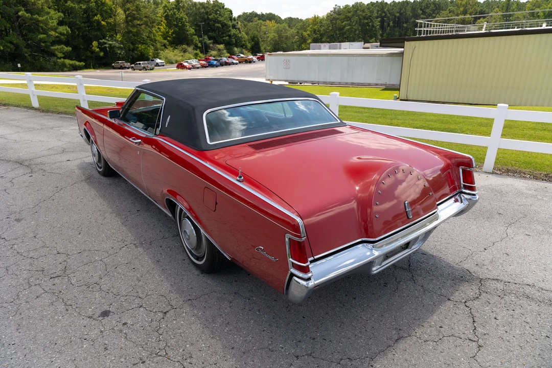 1970 Lincoln Continental Mark III - Image 12 of 31