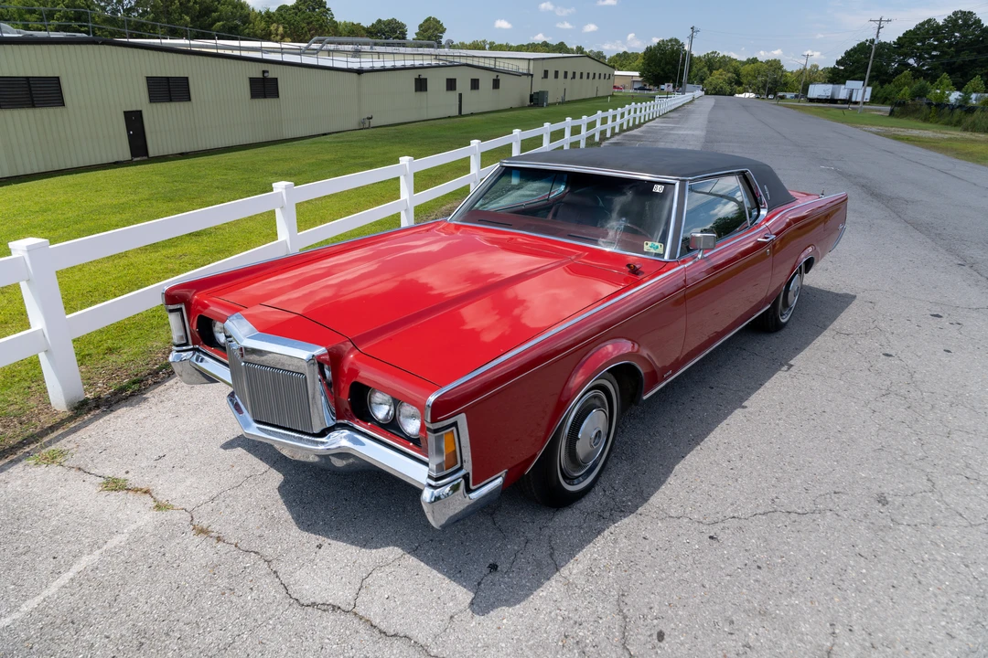 1970 Lincoln Continental Mark III - Image 2 of 31