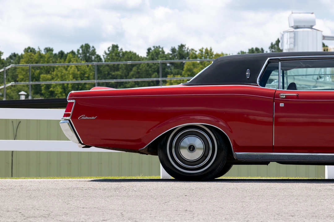 1970 Lincoln Continental Mark III - Image 18 of 31