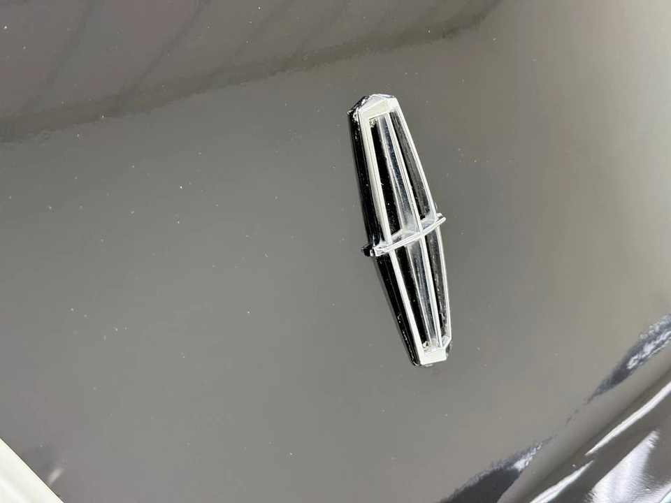 1970 Lincoln Continental Mark III - Image 17 of 31