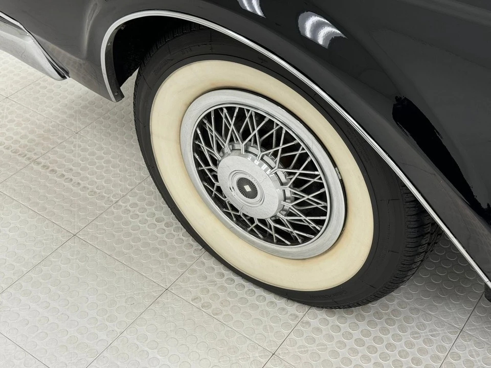 1970 Lincoln Continental Mark III - Image 11 of 31