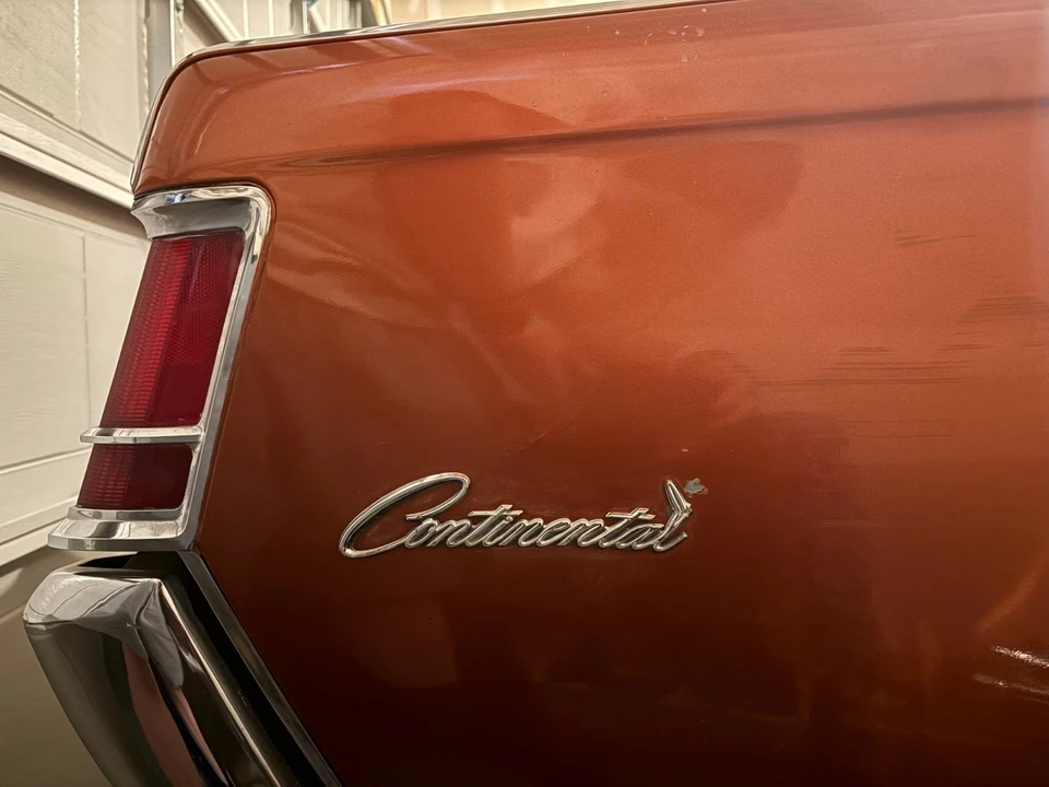 1970 Lincoln Continental Mark III - Image 18 of 19
