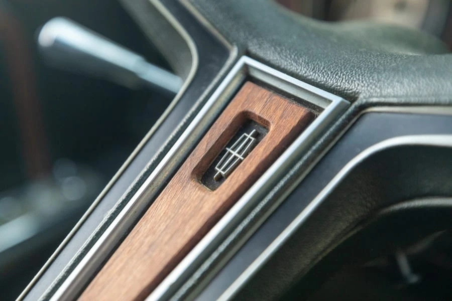 1970 Lincoln Continental Mark III - Image 12 of 21