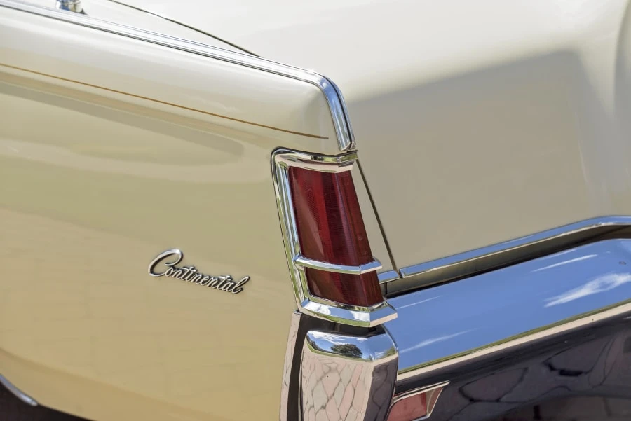 1970 Lincoln Continental Mark III - Image 13 of 31