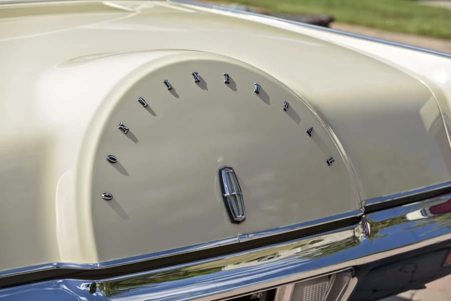 1970 Lincoln Continental Mark III - Image 8 of 31