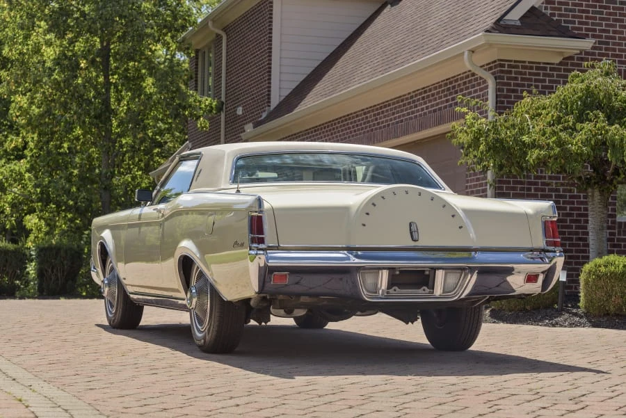 1970 Lincoln Continental Mark III - Image 17 of 31