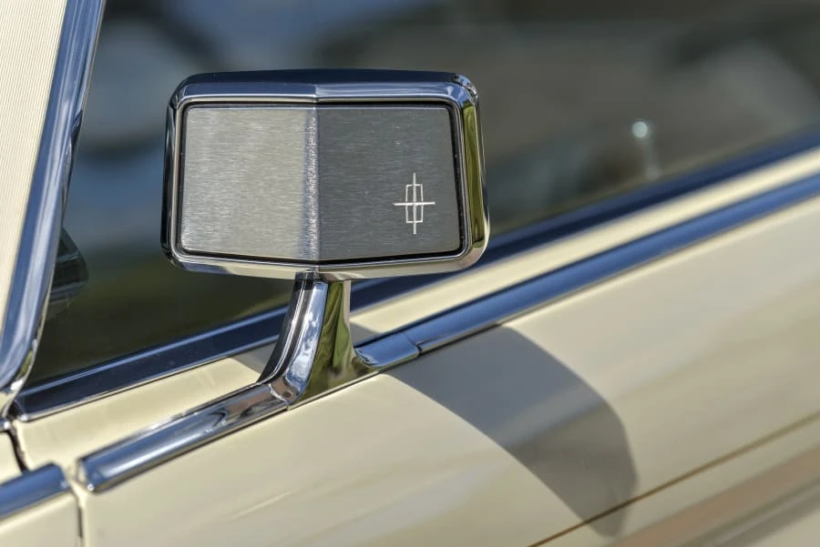 1970 Lincoln Continental Mark III - Image 12 of 31