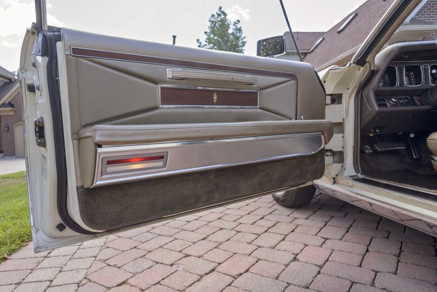 1970 Lincoln Continental Mark III - Image 26 of 31