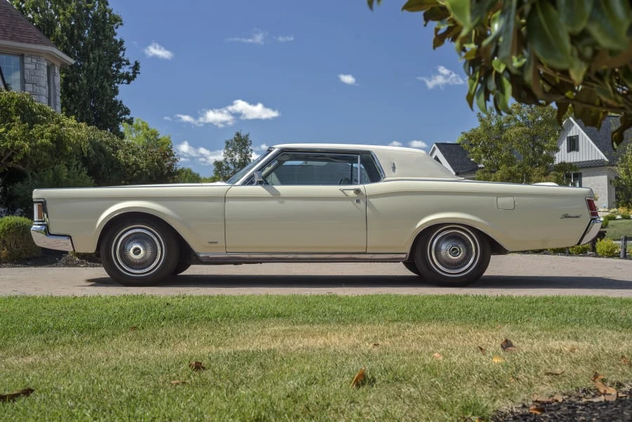 1970 Lincoln Continental Mark III - Image 10 of 31