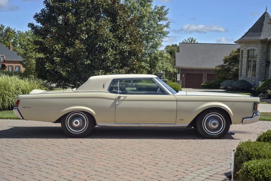 1970 Lincoln Continental Mark III - Image 2 of 31