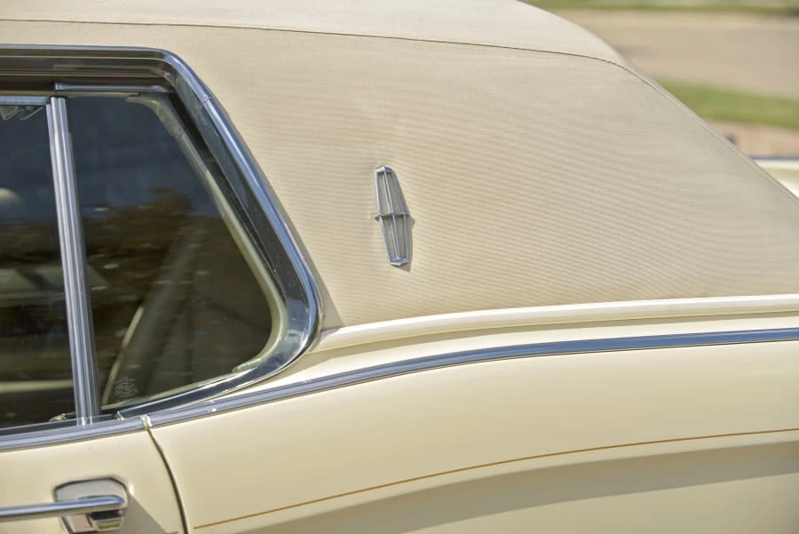 1970 Lincoln Continental Mark III - Image 11 of 31