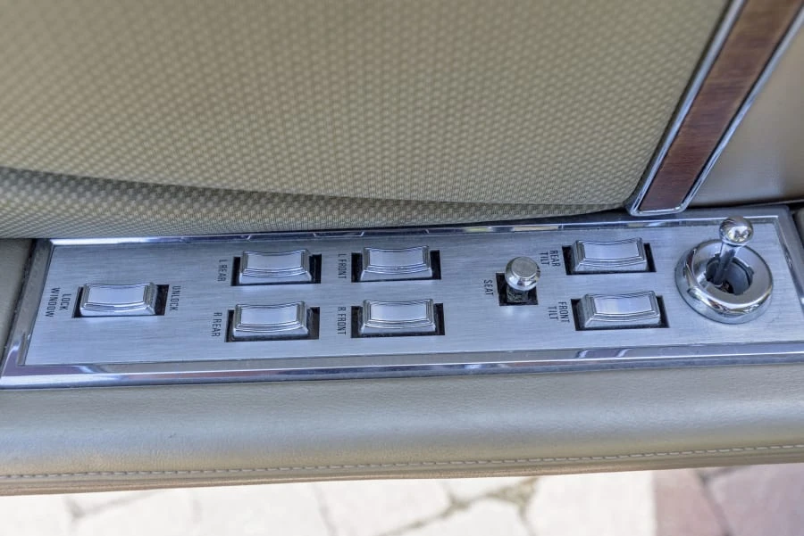 1970 Lincoln Continental Mark III - Image 27 of 31