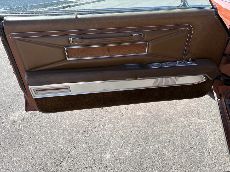 1970 Lincoln Continental Mark III - Image 11 of 21