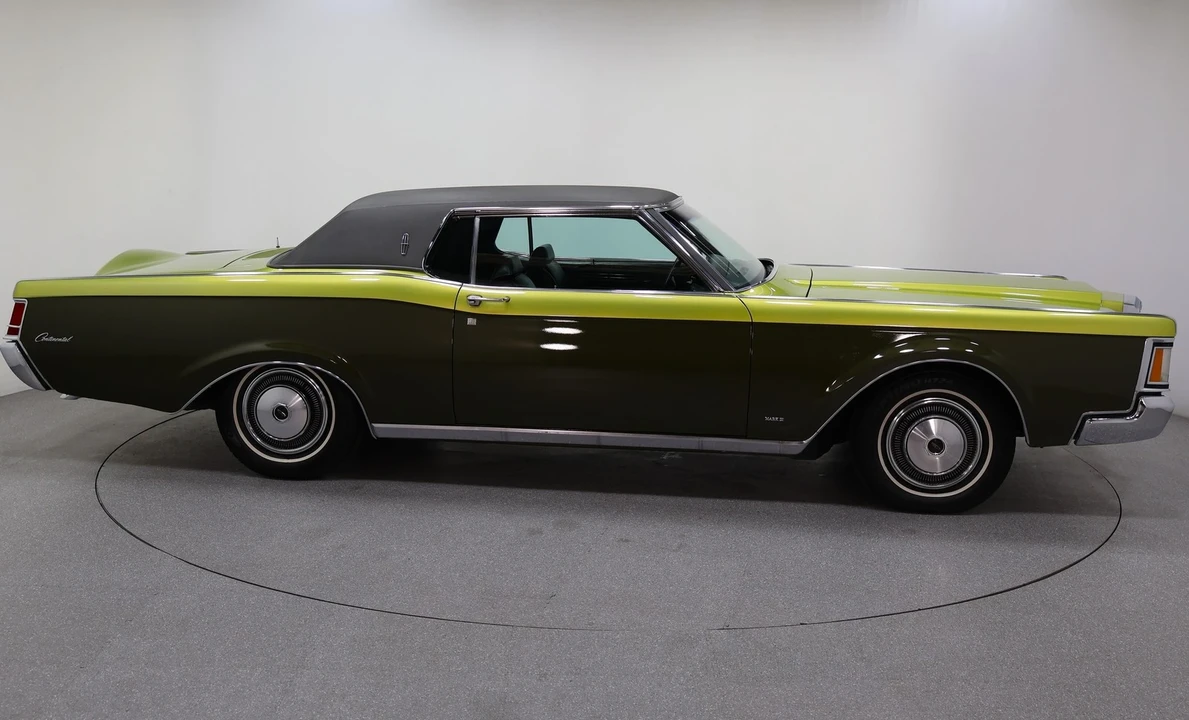 1970 Lincoln Continental Mark III - Image 11 of 21
