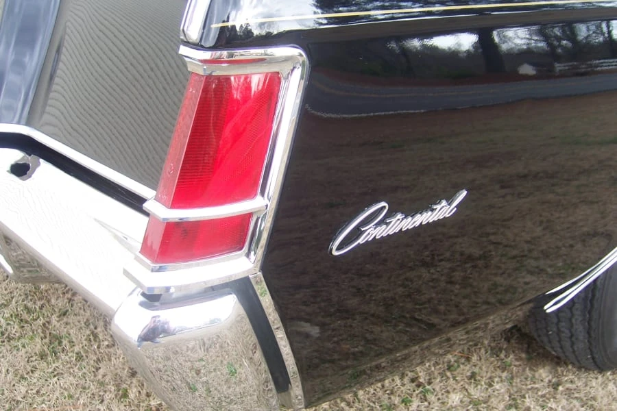 1970 Lincoln Continental Mark III - Image 11 of 12