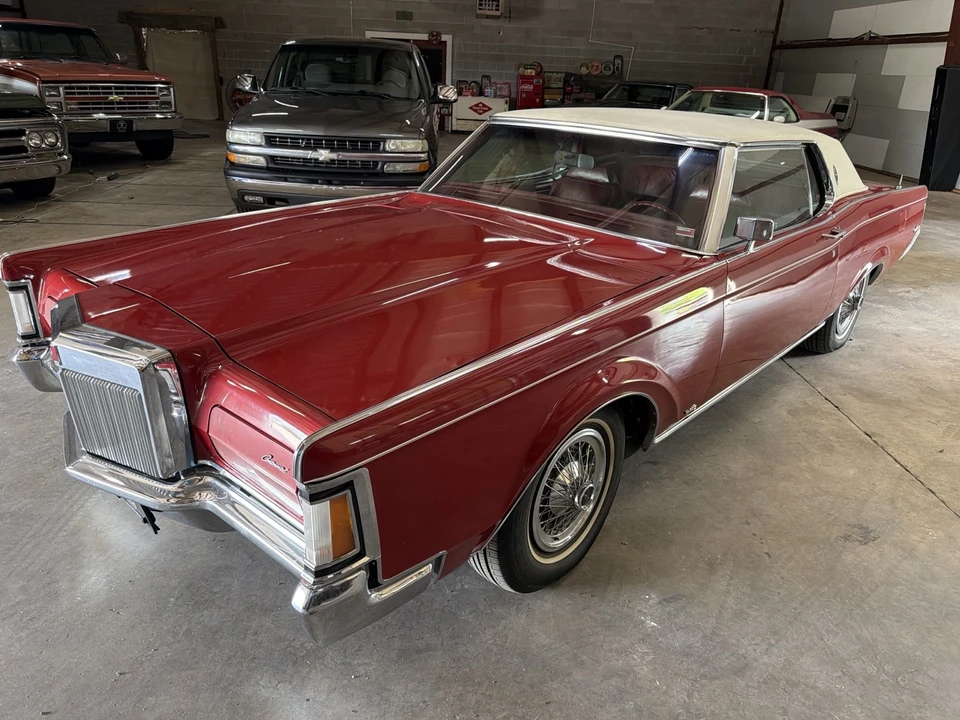 1970 Lincoln Continental Mark III - Image 9 of 21