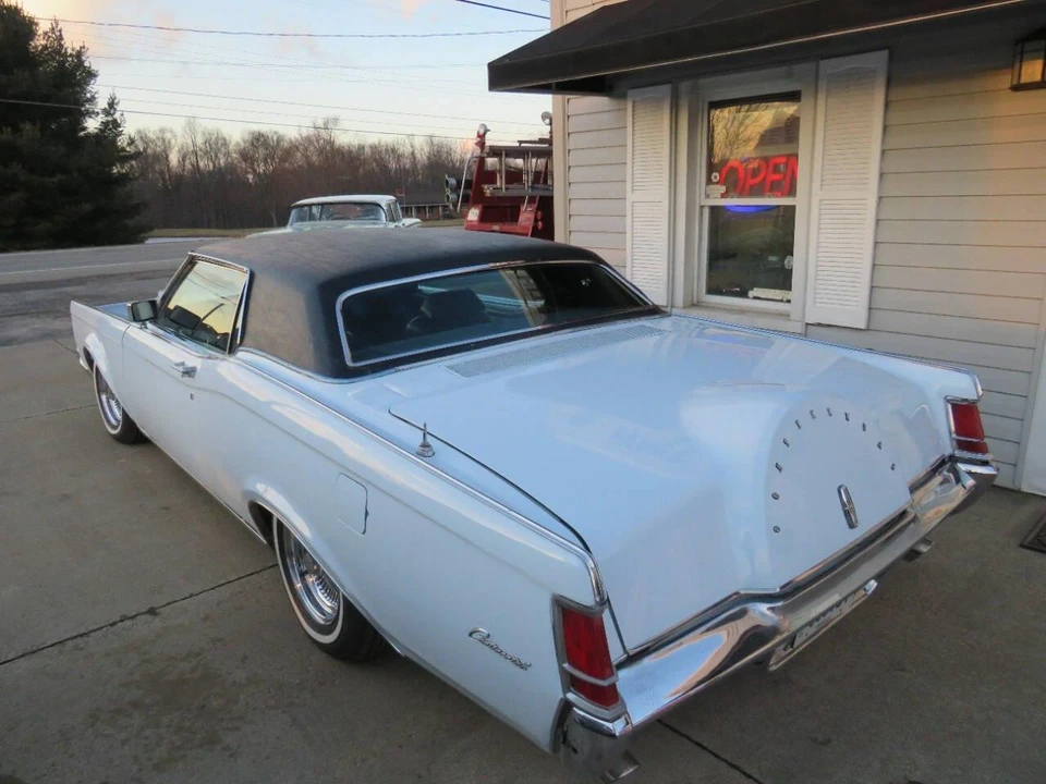 1970 Lincoln Continental Mark III - Image 5 of 31