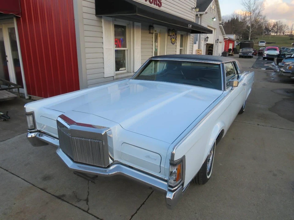 1970 Lincoln Continental Mark III - Image 3 of 31