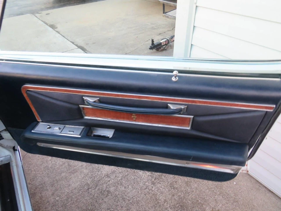 1970 Lincoln Continental Mark III - Image 8 of 31