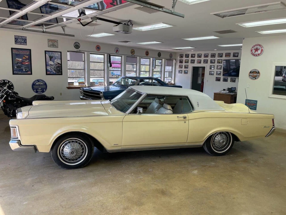 1970 Lincoln Continental Mark III - Image 3 of 31