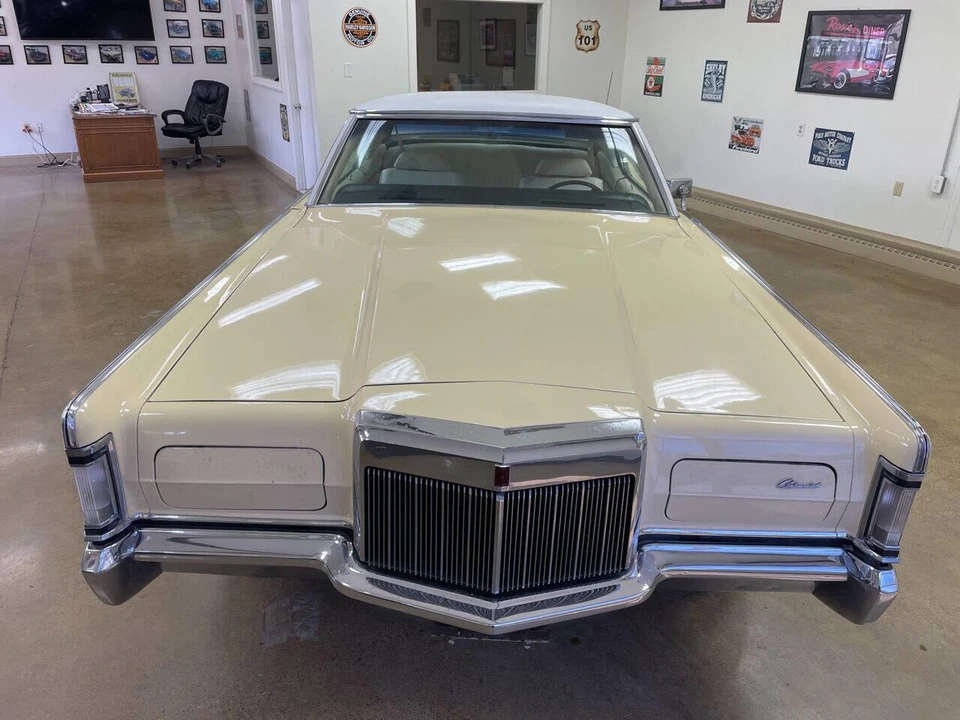 1970 Lincoln Continental Mark III - Image 2 of 31