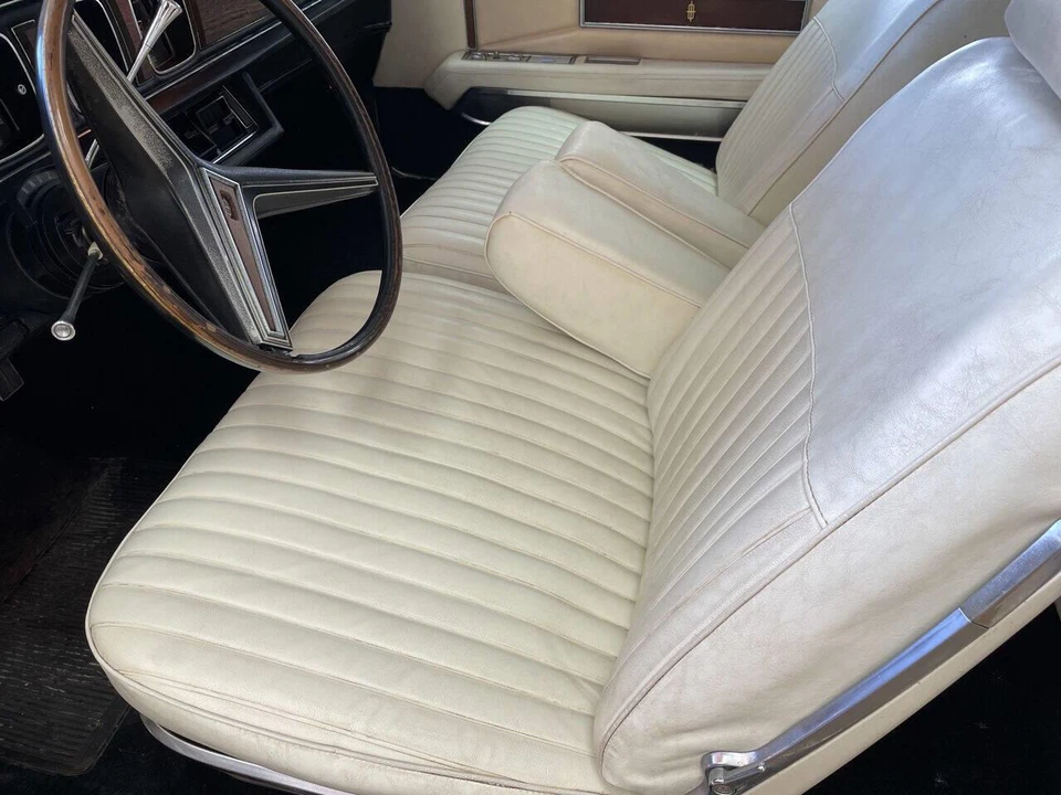 1970 Lincoln Continental Mark III - Image 14 of 31