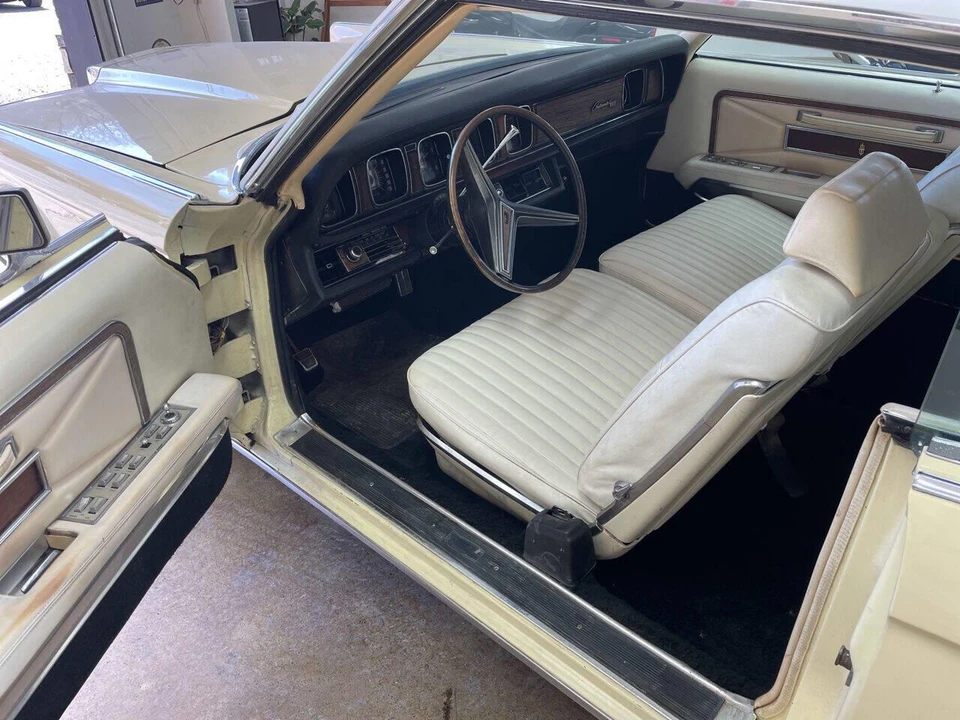 1970 Lincoln Continental Mark III - Image 13 of 31